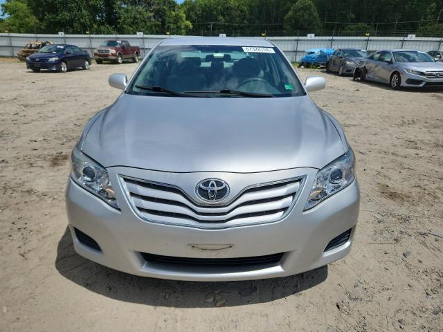 4T1BF3EK7BU143277 - 2011 TOYOTA CAMRY BASE ვერცხლისფერი ფოტო 5