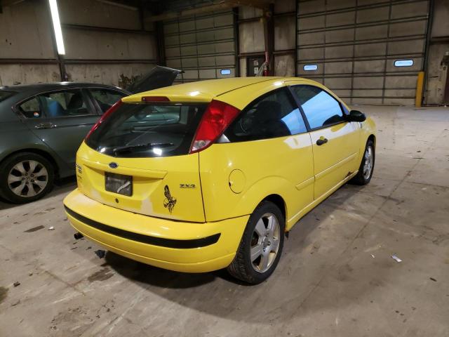 3FAFP31N05R129046 - 2005 FORD FOCUS ZX3 YELLOW photo 4