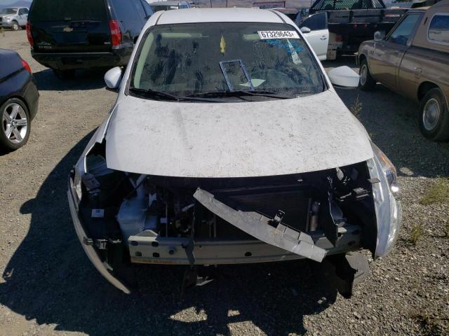 3N1CN7AP2JL888339 - 2018 NISSAN VERSA S WHITE photo 5