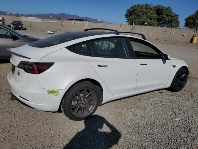 5YJ3E1EA7PF402678 - 2023 TESLA MODEL 3 WHITE photo 3