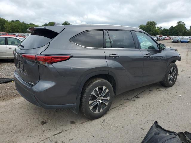 5TDGZRBH8NS573647 - 2022 TOYOTA HIGHLANDER XLE CHARCOAL photo 3