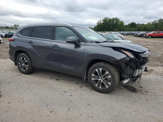 5TDGZRBH8NS573647 - 2022 TOYOTA HIGHLANDER XLE CHARCOAL photo 4