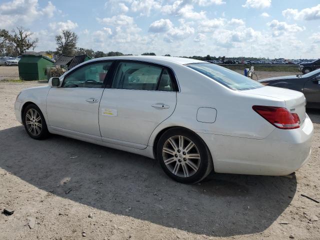 4T1BK36BX5U005229 - 2005 TOYOTA AVALON XL WHITE photo 2