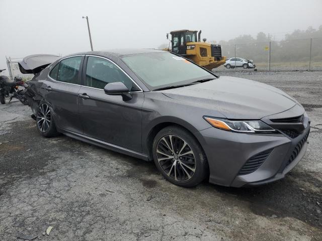 4T1G11AK0LU319120 - 2020 TOYOTA CAMRY SE GRAY photo 4