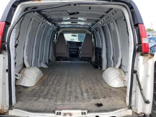 1GCWGBFP5J1335949 - 2018 CHEVROLET EXPRESS G2 WHITE photo 10