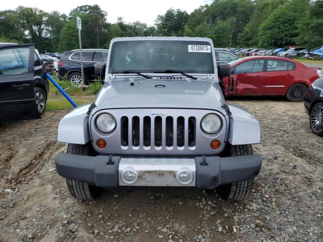 1C4BJWEG5DL693652 - 2013 JEEP WRANGLER U SAHARA Արծաթագույն լուսանկար 5