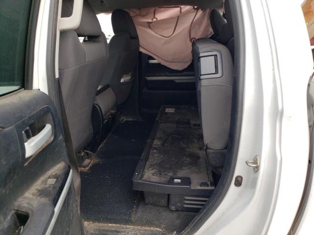 5TFRY5F1XJX231316 - 2018 TOYOTA TUNDRA DOUBLE CAB SR/SR5 WHITE photo 10