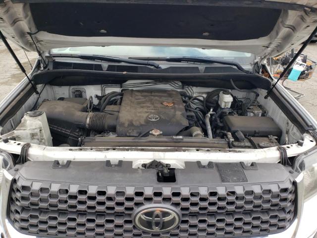 5TFRY5F1XJX231316 - 2018 TOYOTA TUNDRA DOUBLE CAB SR/SR5 WHITE photo 11