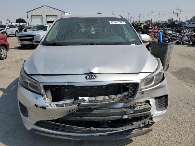 KNDMB5C15G6164719 - 2016 KIA SEDONA LX SILVER photo 5