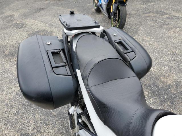 WB1039803AZS26902 - 2010 BMW R1200 R WHITE photo 6