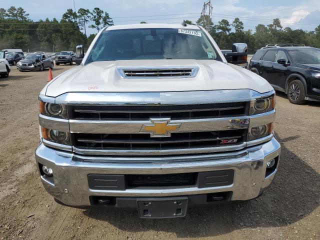 1GC1KWEYXJF266740 - 2018 CHEVROLET SILVERADO K2500 HEAVY DUTY LTZ WHITE photo 5