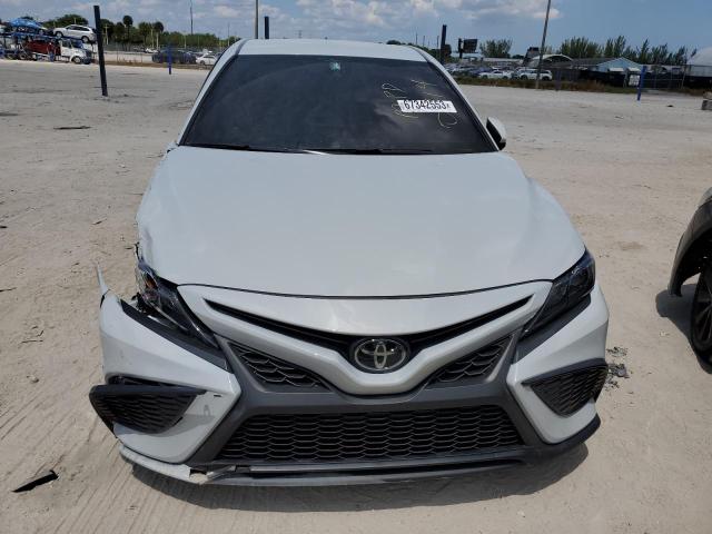 4T1G11AK8PU080714 - 2023 TOYOTA CAMRY SE NIGHT SHADE GRAY photo 5