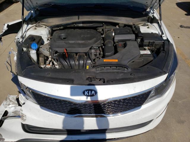 5XXGT4L38JG204869 - 2018 KIA OPTIMA LX WHITE photo 11