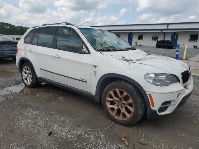 5UXZV4C53D0B05680 - 2013 BMW X5 XDRIVE35I WHITE photo 4