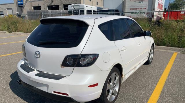 JM1BK143761443732 - 2006 MAZDA 3 HATCHBACK WHITE photo 4