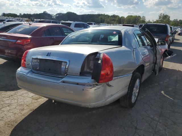 1LNHM81WX4Y681926 - 2004 LINCOLN TOWN CAR EXECUTIVE SILVER photo 3