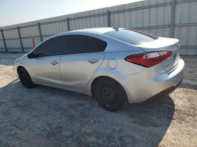 KNAFK4A62G5539275 - 2016 KIA FORTE LX WHITE photo 2