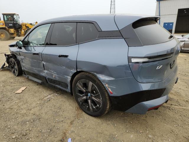 WB523CF00RCR96805 - 2024 BMW IX XDRIVE50 GRAY photo 2
