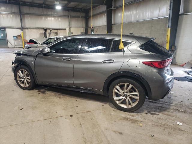 SJKCH5CP7JA056392 - 2018 INFINITI QX30 BASE GRAY photo 2