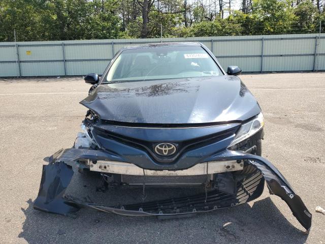 4T1B11HK1JU507593 - 2018 TOYOTA CAMRY L BLUE photo 5