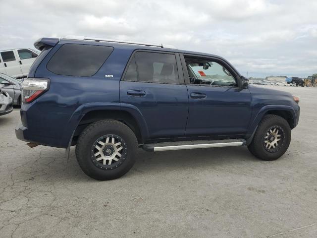 JTEBU5JRXJ5608339 - 2018 TOYOTA 4RUNNER SR5/SR5 PREMIUM BLUE photo 3