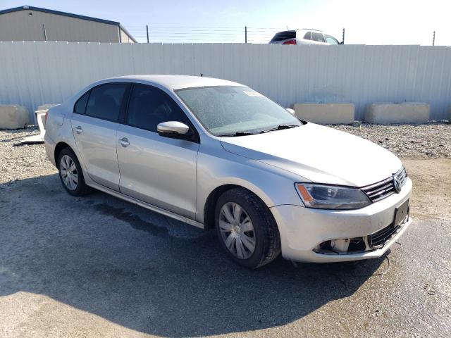 3VWDZ7AJ8BM340856 - 2011 VOLKSWAGEN JETTA SE SILVER photo 4