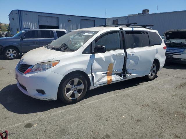 2013 TOYOTA SIENNA LE, 