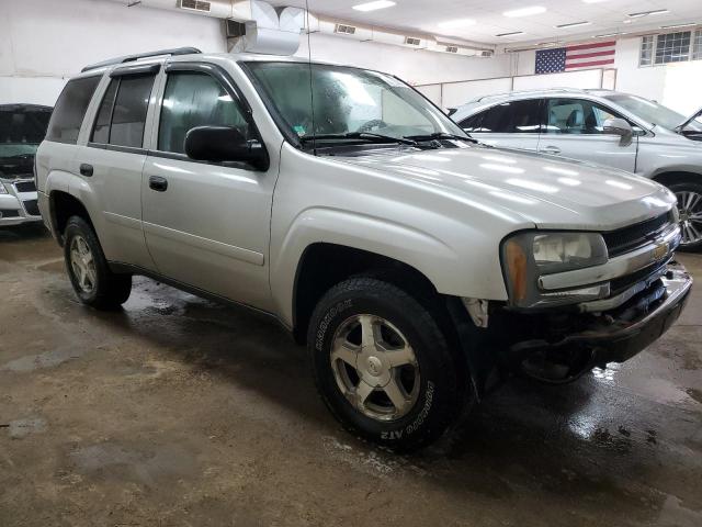 1GNDT13S062161142 - 2006 CHEVROLET TRAILBLAZE LS SILVER photo 4