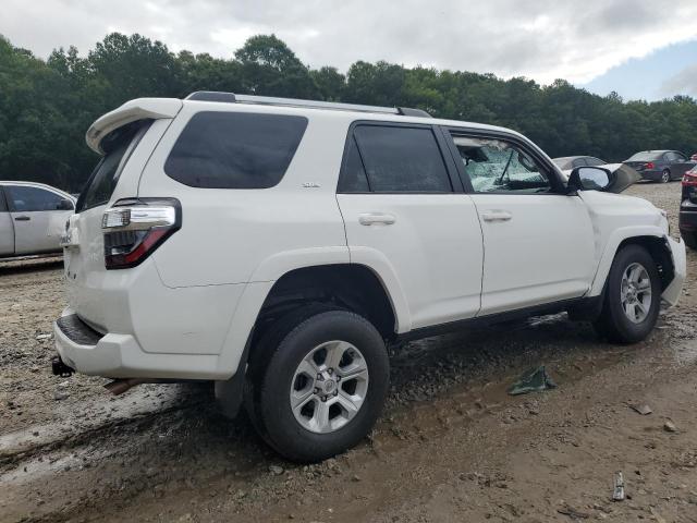 JTEEU5JR1N5276780 - 2022 TOYOTA 4RUNNER SR5 WHITE photo 3