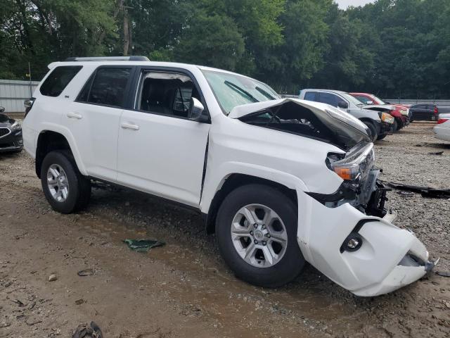 JTEEU5JR1N5276780 - 2022 TOYOTA 4RUNNER SR5 WHITE photo 4