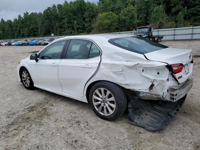 4T1B11HK3JU035431 - 2018 TOYOTA CAMRY L WHITE photo 2