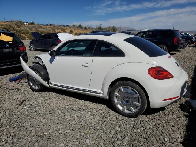 3VWJX7AT4DM605723 - 2013 VOLKSWAGEN BEETLE WHITE photo 2