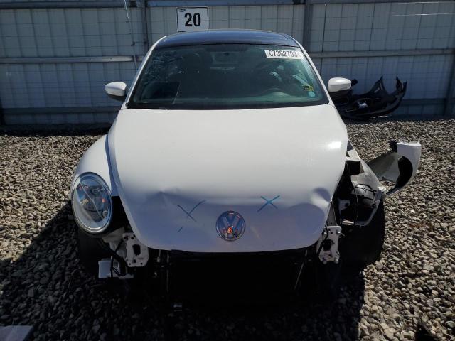 3VWJX7AT4DM605723 - 2013 VOLKSWAGEN BEETLE WHITE photo 5