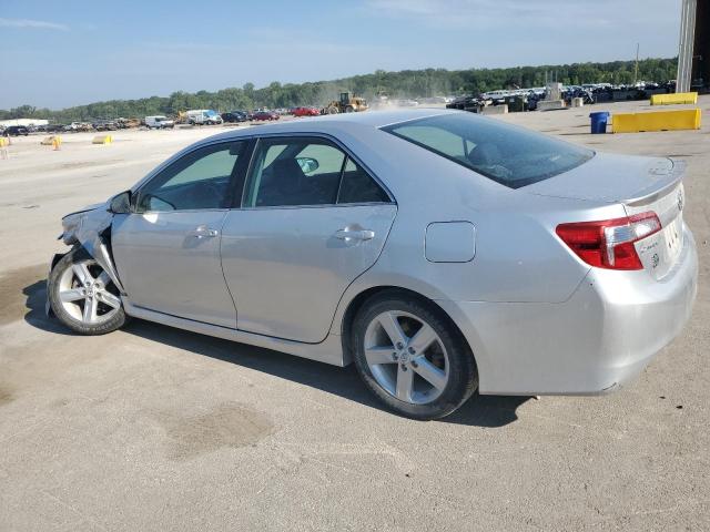 4T1BF1FK0CU039878 - 2012 TOYOTA CAMRY BASE SILVER photo 2
