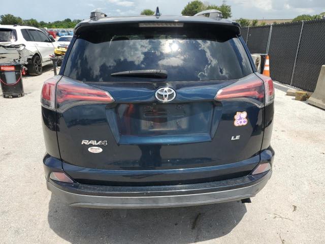 2T3ZFREV7JW498743 - 2018 TOYOTA RAV4 LE 蓝色 照片 6
