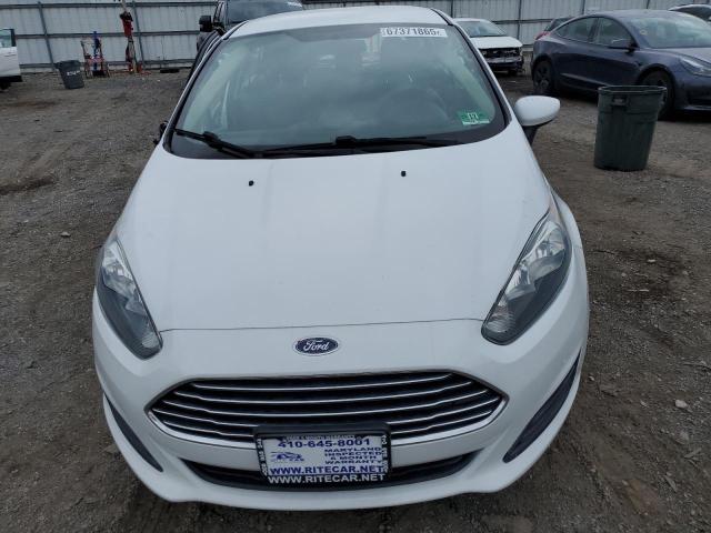 3FADP4EJXKM142819 - 2019 FORD FIESTA SE WHITE photo 5