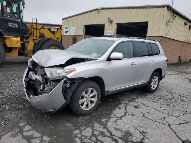 5TDBK3EH1DS211083 - 2013 TOYOTA HIGHLANDER BASE SILVER photo 1