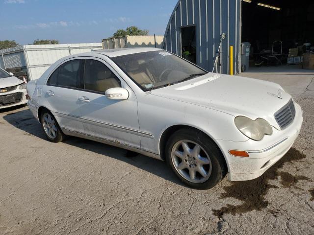 WDBRF61J13F343626 - 2003 MERCEDES-BENZ C 240 WHITE photo 4