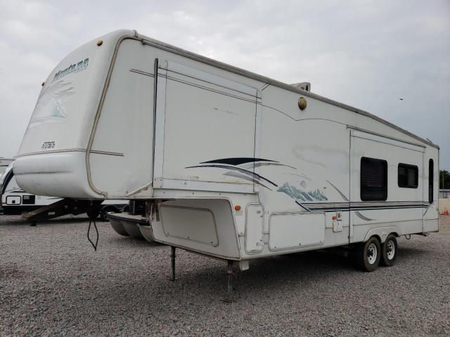 4YDF3282324056669 - 2002 KEYSTONE MONTANA WHITE photo 2