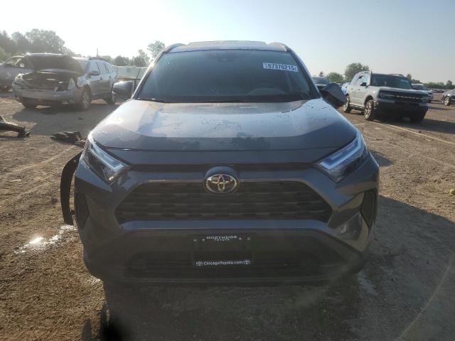 4T3RWRFV0SU193598 - 2025 TOYOTA RAV4 XLE 灰色 照片 5