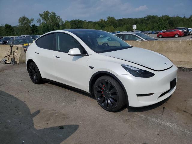 7SAYGDEF0RA312272 - 2024 TESLA MODEL Y WHITE photo 4