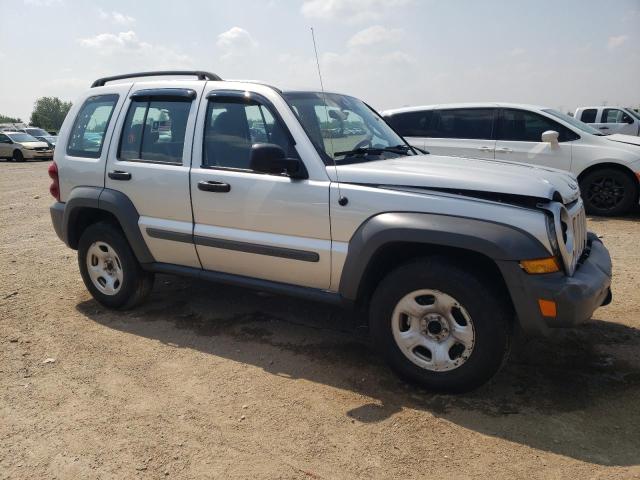 1J4GL48K05W534911 - 2005 JEEP LIBERTY SPORT Күміс фото 4