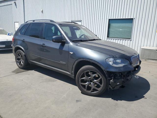 5UXZW0C56C0B89241 - 2012 BMW X5 XDRIVE35D GRAY photo 4