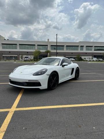 WP0AA2A82JK261475 - 2018 PORSCHE CAYMAN WHITE photo 2