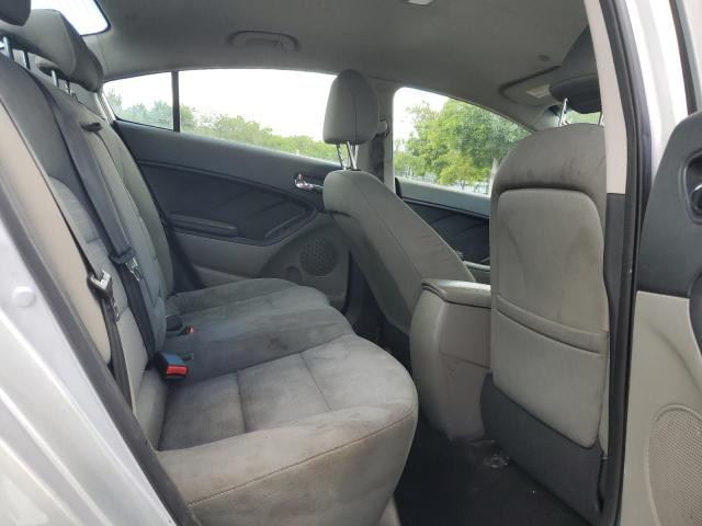 KNAFX4A87G5528162 - 2016 KIA FORTE EX WHITE photo 10