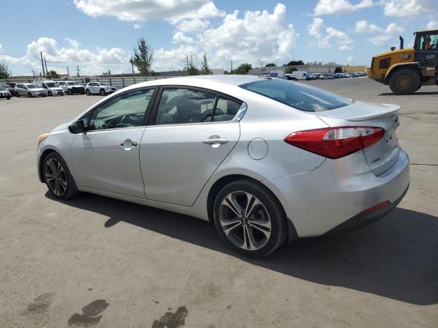 KNAFX4A87G5528162 - 2016 KIA FORTE EX WHITE photo 2