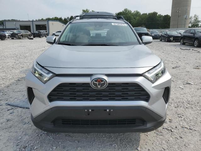 JTMRWRFV8SJ069268 - 2025 TOYOTA RAV4 XLE ნაცრისფერი ფოტო 5