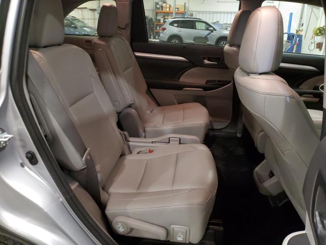 5TDJKRFHXFS175085 - 2015 TOYOTA HIGHLANDER XLE Silber Foto 11