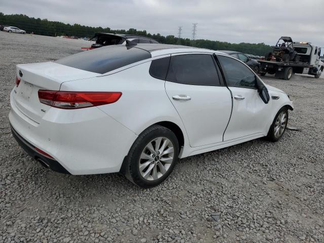 5XXGU4L37JG246687 - 2018 KIA OPTIMA EX WHITE photo 3