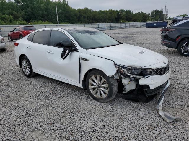 5XXGU4L37JG246687 - 2018 KIA OPTIMA EX WHITE photo 4